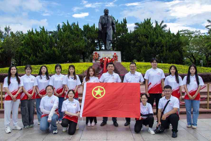 追尋領(lǐng)袖足跡，感悟深圳特區(qū)的滄桑巨變