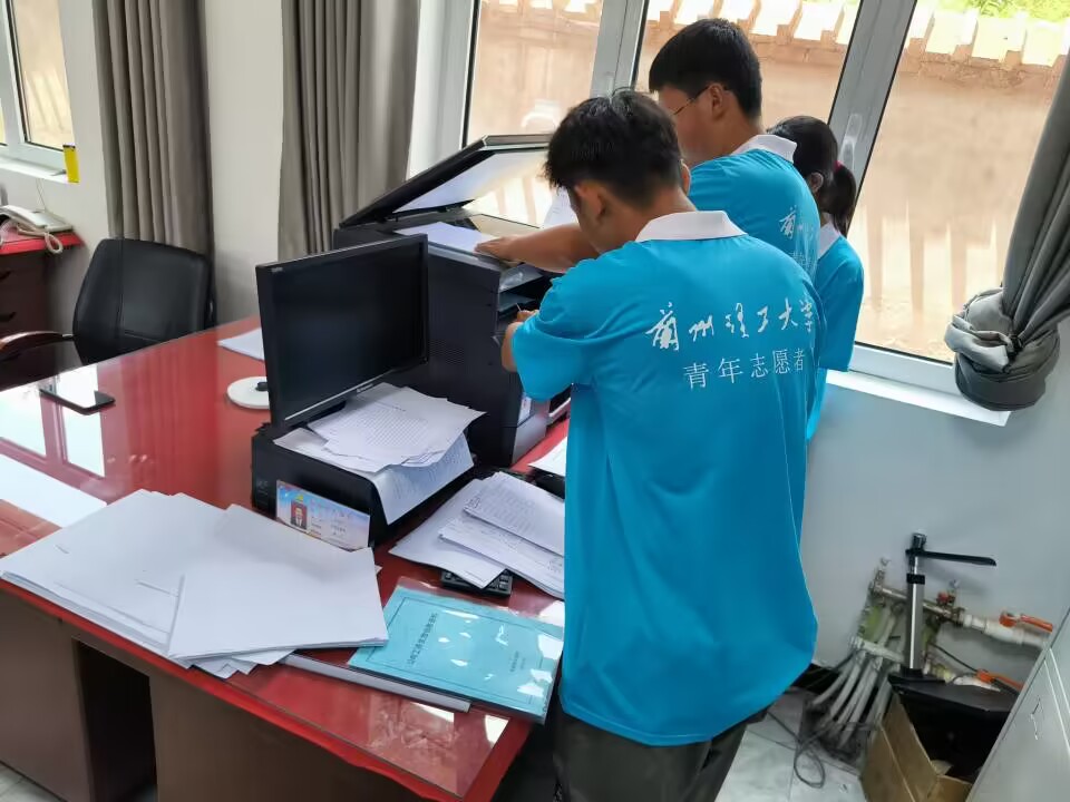  蘭理學(xué)子三下鄉(xiāng)：走進(jìn)基層，感悟民生，助力村民實(shí)事