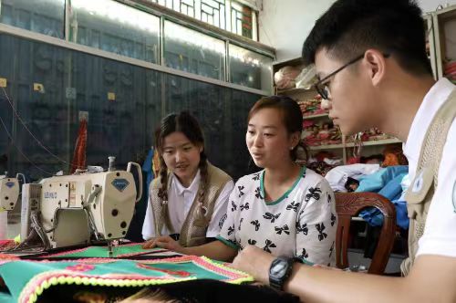 新華學(xué)子三下鄉(xiāng)：拜訪民間手藝人，感受民族文化魅力