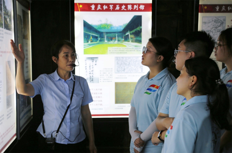 百折不撓奪勝利，團結(jié)互助度時艱
