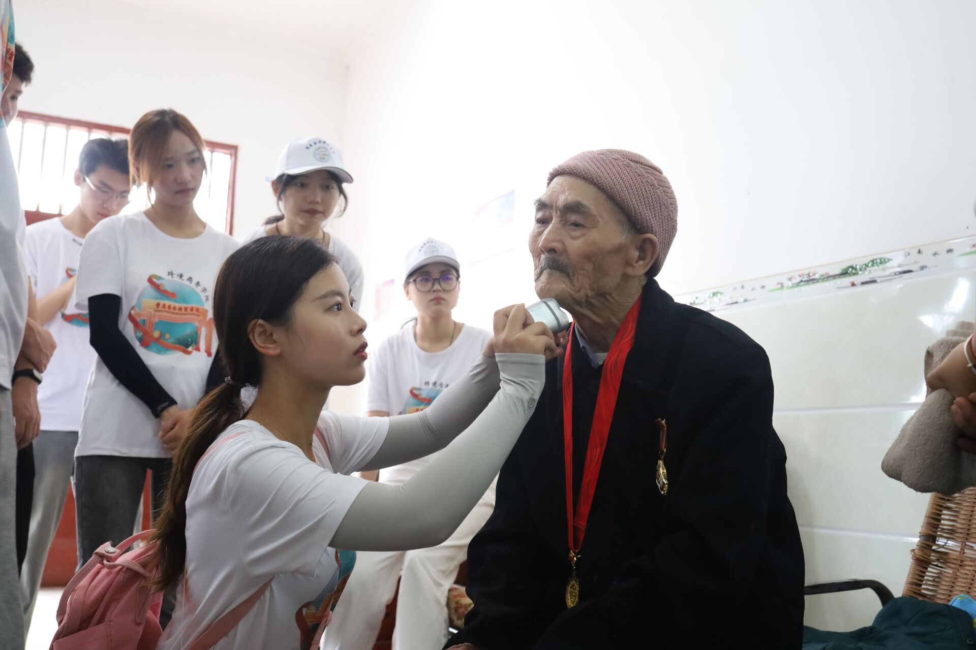 聽得老兵憶往事，吾輩知使命如磐