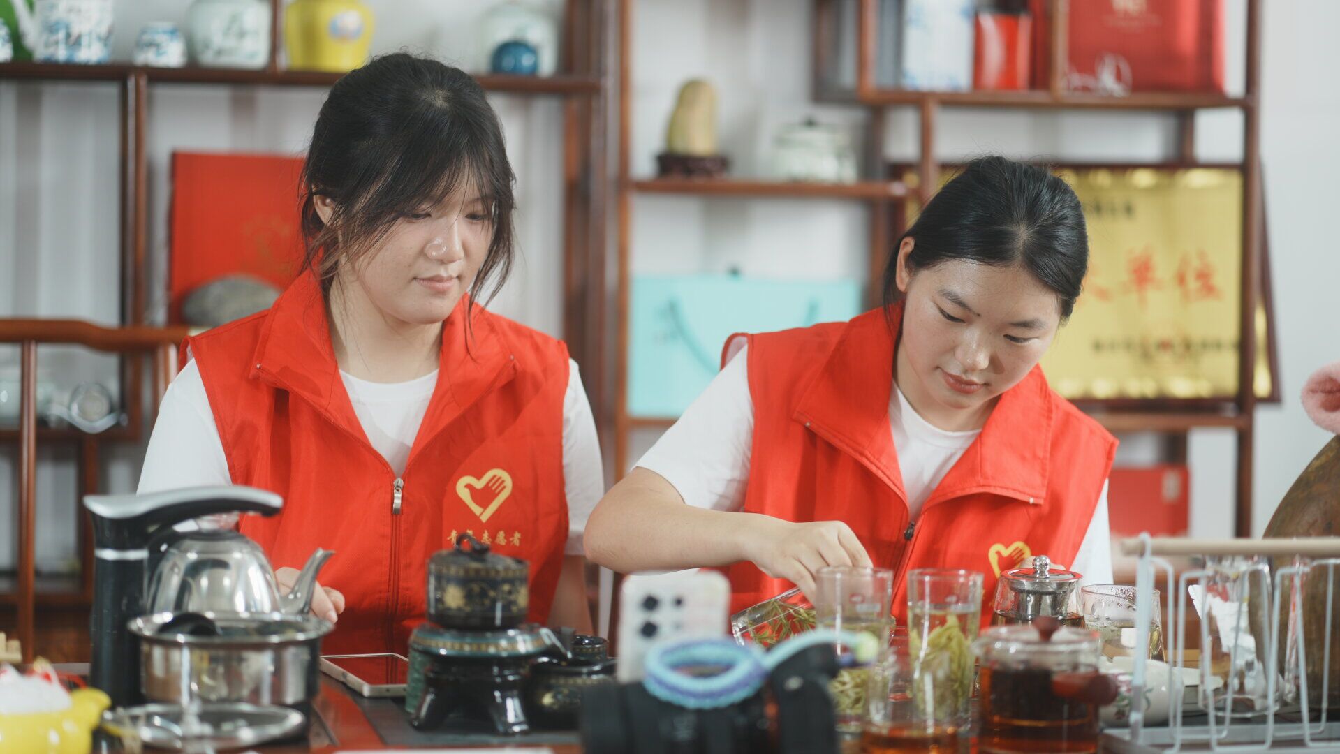 擇一處清幽，赴一場茶會——零碳鄉(xiāng)村·HUA廢為保鄉(xiāng)村振興青年實踐團暑期