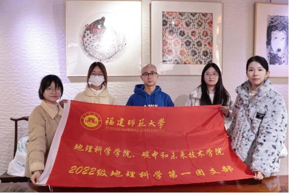 一剪芳華，紙上生花 ——福建師范大學(xué)剪影匠心實踐隊赴