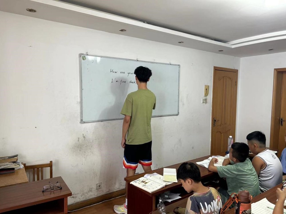 “愛心助學，照亮未來”