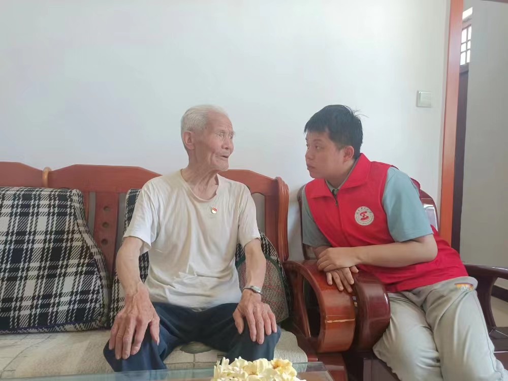 陜西理工大學(xué)三下鄉(xiāng)：老黨員講述初心故事，新青年牢記時(shí)代使命