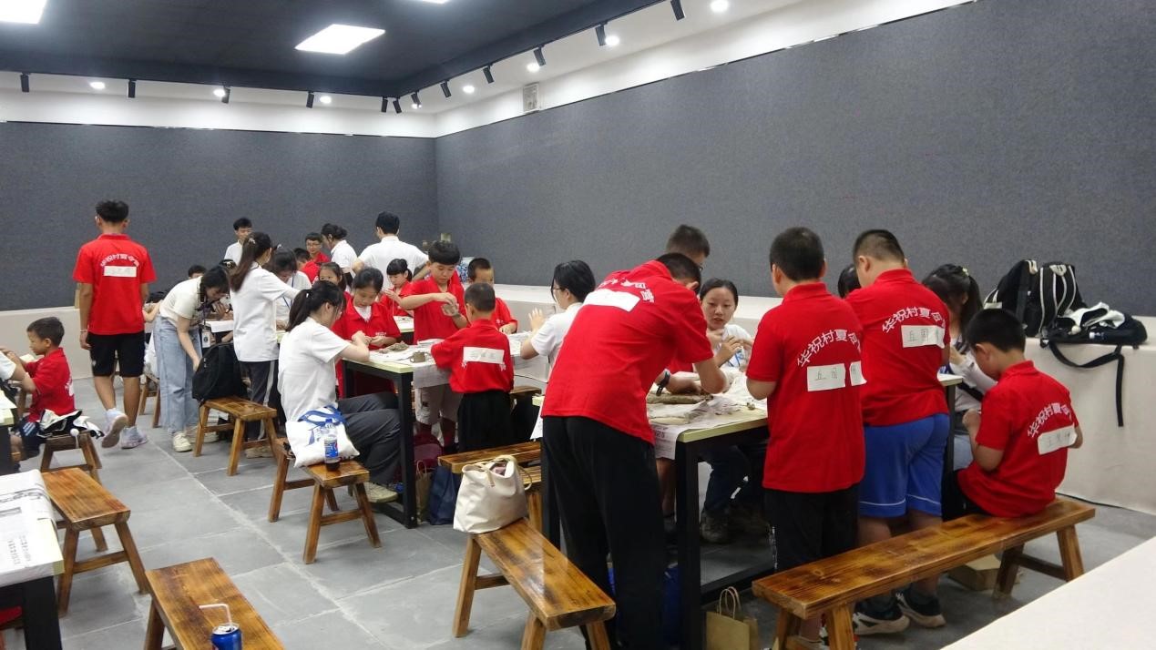 陶瓷顯現(xiàn)傳承真章，漢樂奏響發(fā)展篇章 ——華南師范大學(xué)柳夏星火暑期社會(huì)實(shí)踐服務(wù)隊(duì)組織開展大埔縣茶陽(yáng)鎮(zhèn)華祝村夏令營(yíng)研學(xué)活動(dòng)