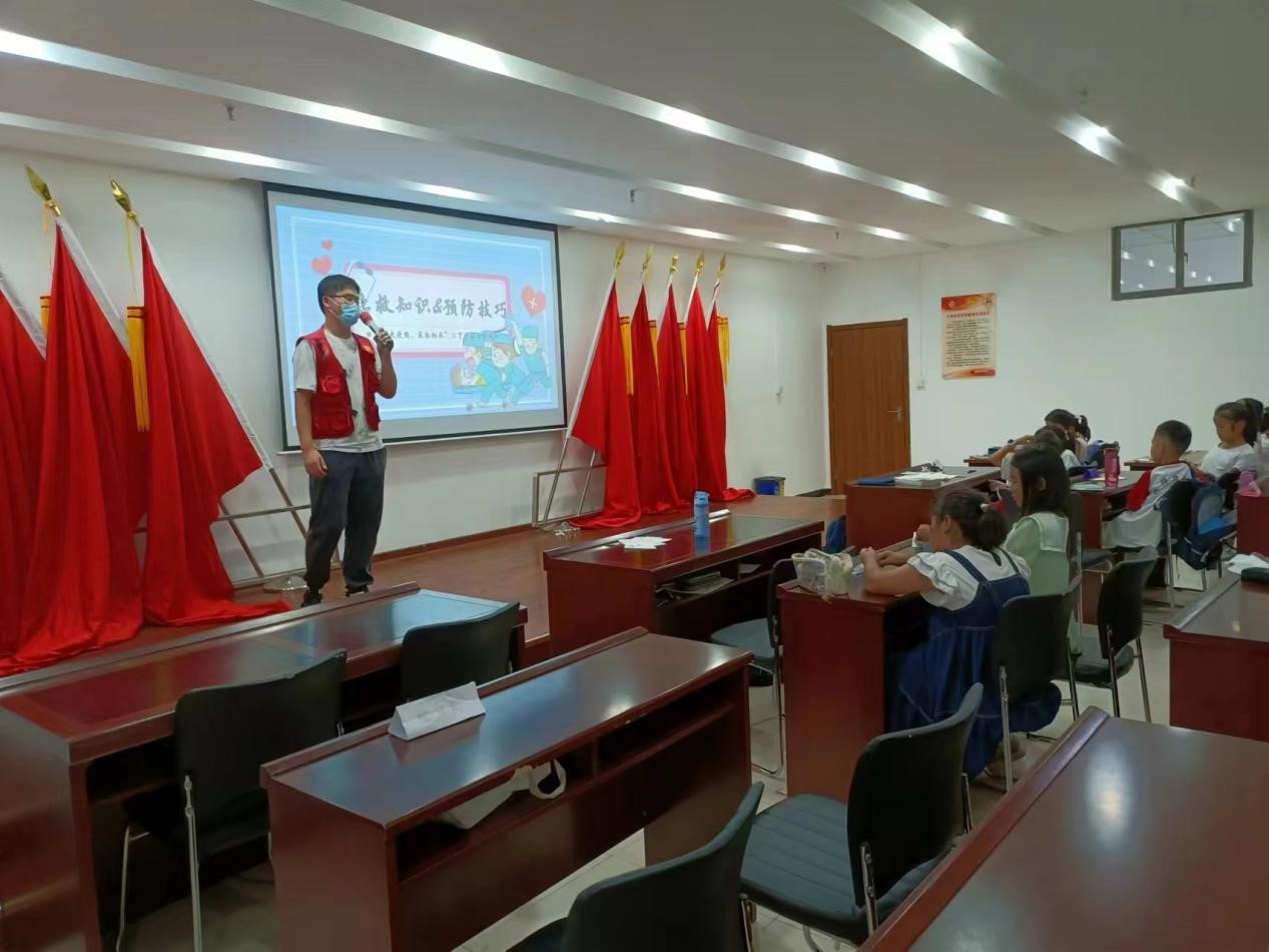 普及急救和傳染病知識(shí)，為孩子們的健康成長(zhǎng)保駕護(hù)航
