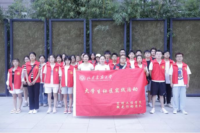 山東建筑大學(xué)微光行動(dòng)團(tuán)隊(duì)開展“童心飛揚(yáng)，紙藝綻放”主