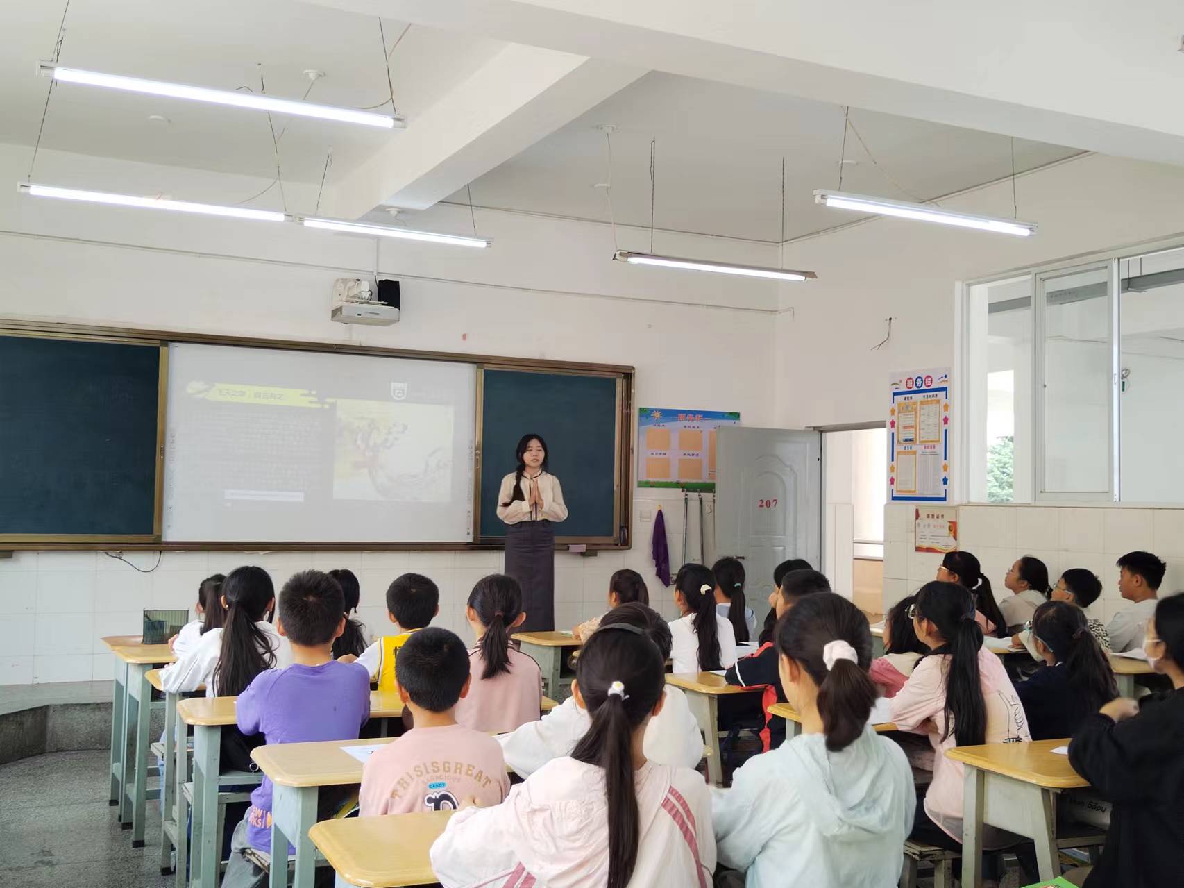 “星漢璀璨啟航夢，共赴九州科普行”航天宣講活動